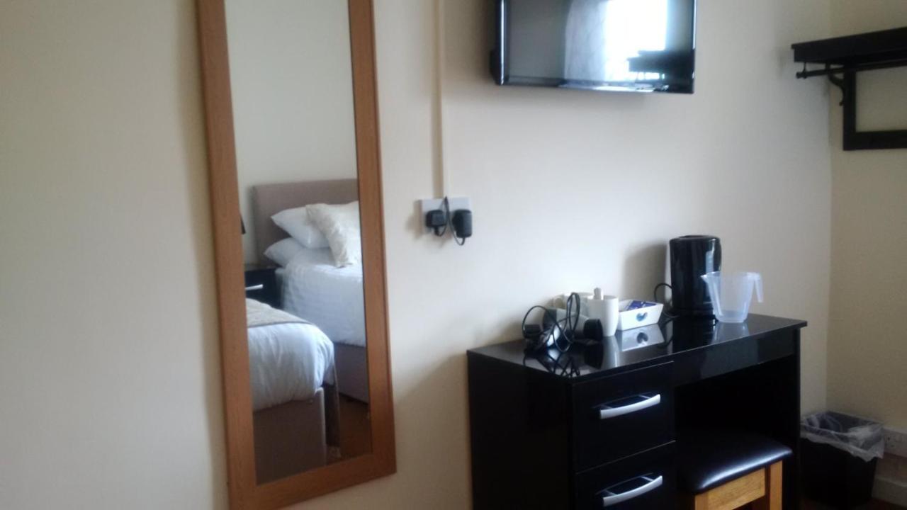 The Edinburgh Castle Bed & Breakfast Holyhead Dış mekan fotoğraf