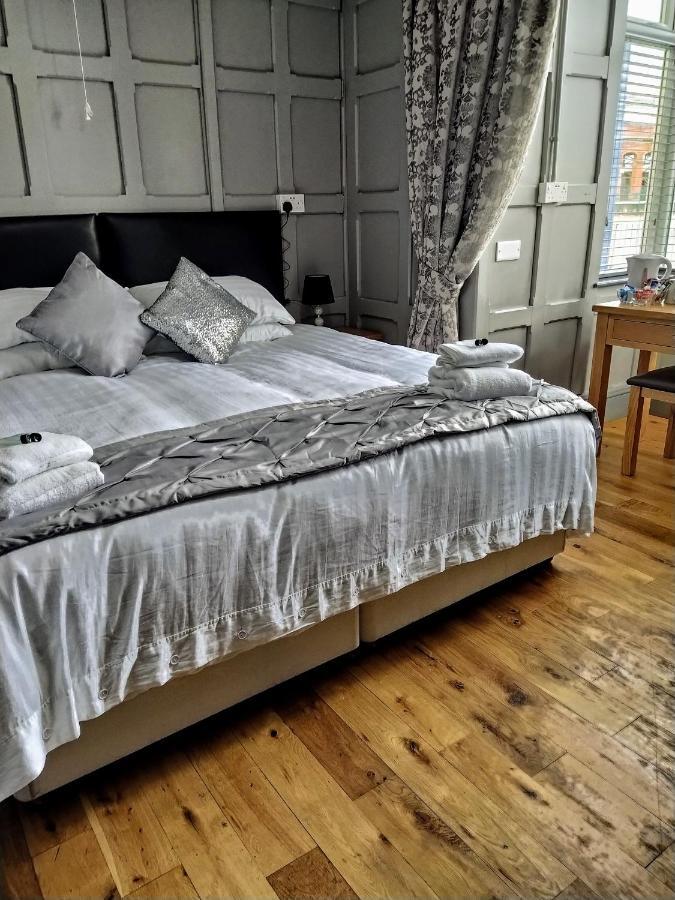 The Edinburgh Castle Bed & Breakfast Holyhead Dış mekan fotoğraf